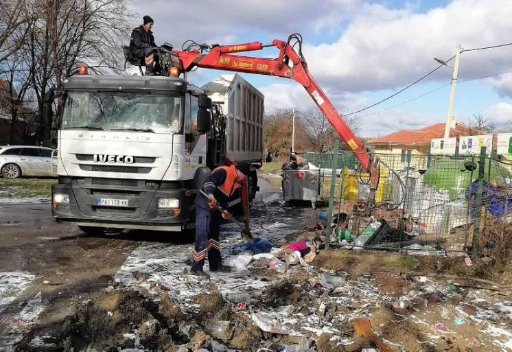 Radnici Higijene i danas su čistili divlje deponije u Pančevu