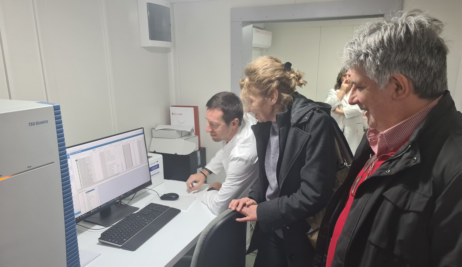 Članovi projektnog tima u laboratoriji se upoznaju sa obradjenim podacima