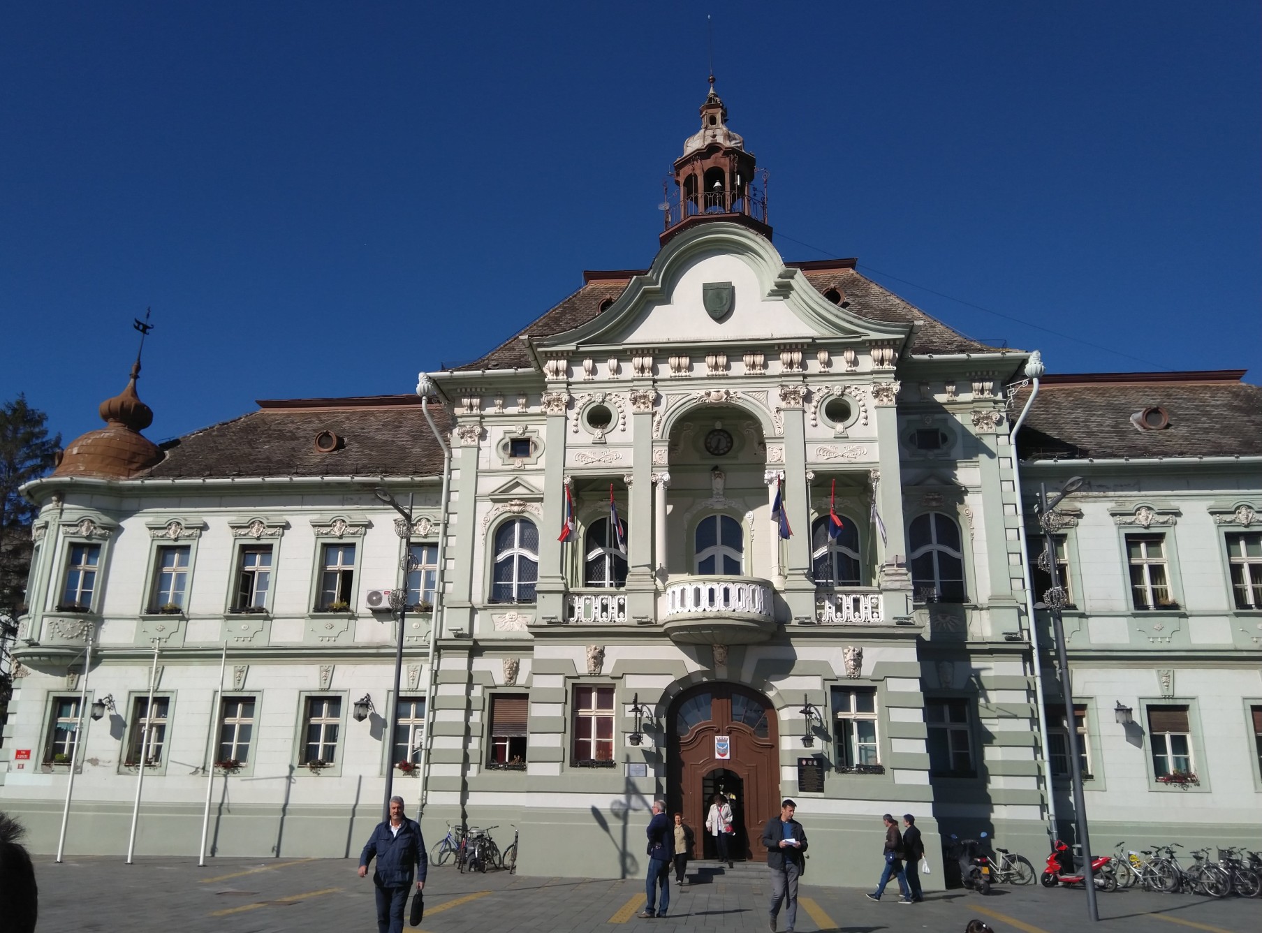 2 gradska kuca prednja strana min