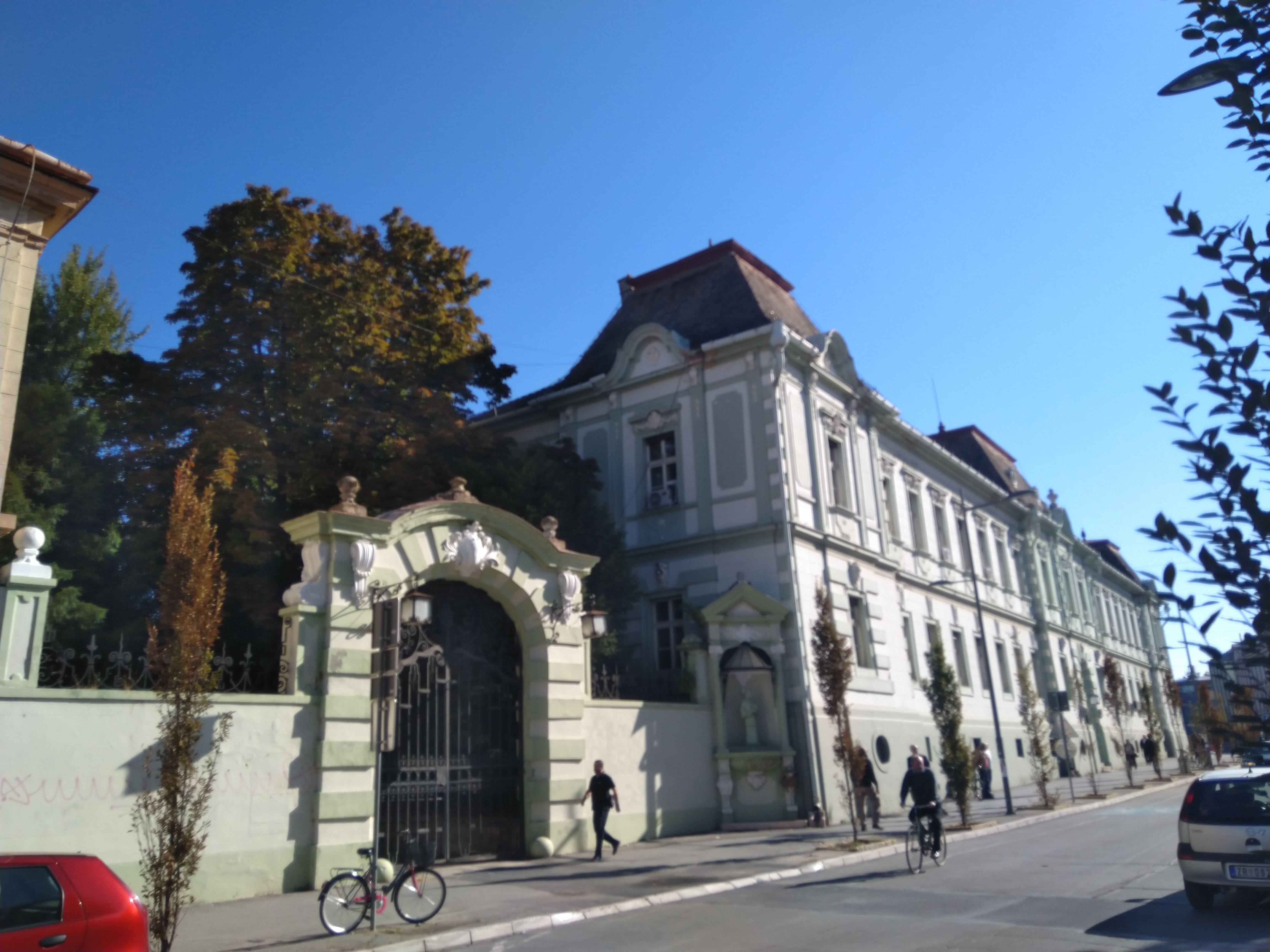 ulaz u zupanijski dvor min