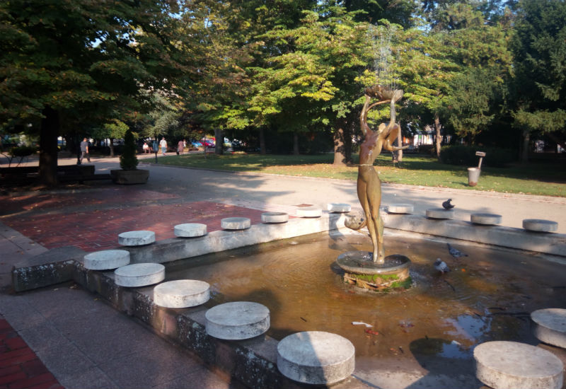 0 vodeni cvet skulptura