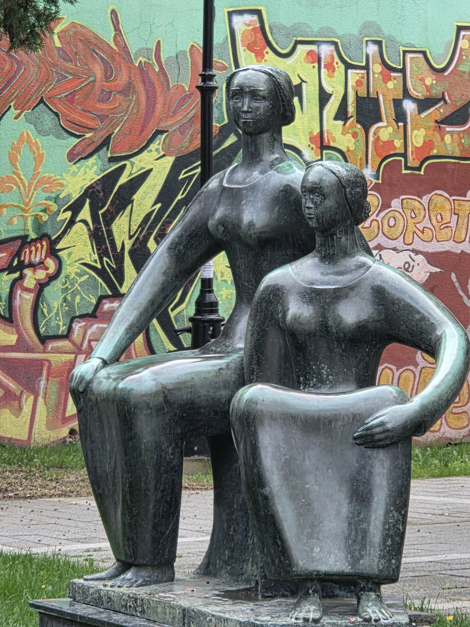 Udovice ili dve zene u Pancevu skulptura