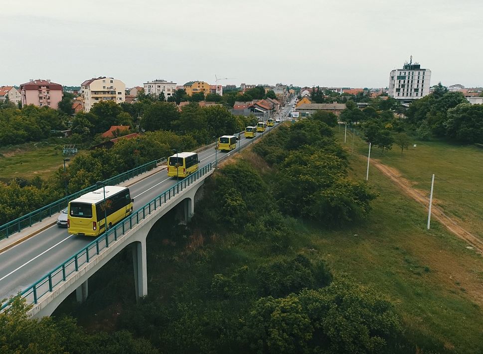 mini busevi na ulazu u Pančevo