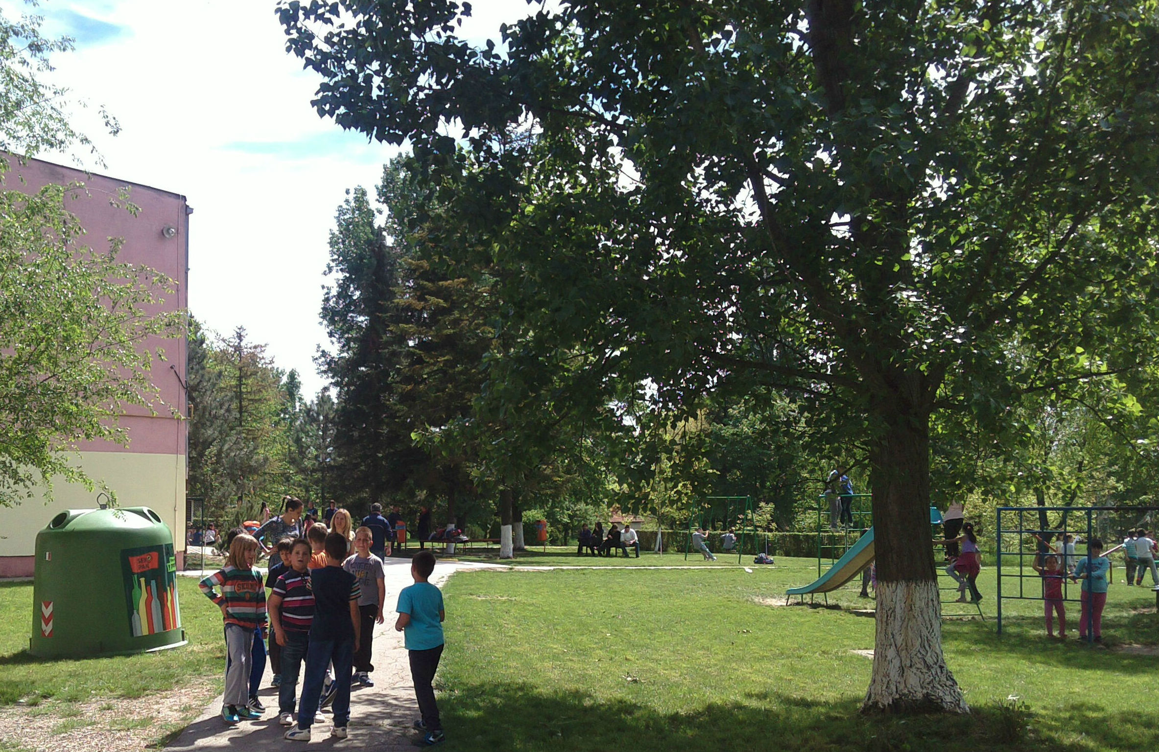 0 dvoriste skole u banatskom brestovcu