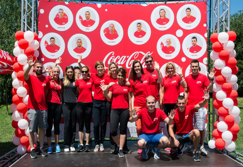 Bojana Veličković i Nikolina Moldovan sa Coca Cola trenerima