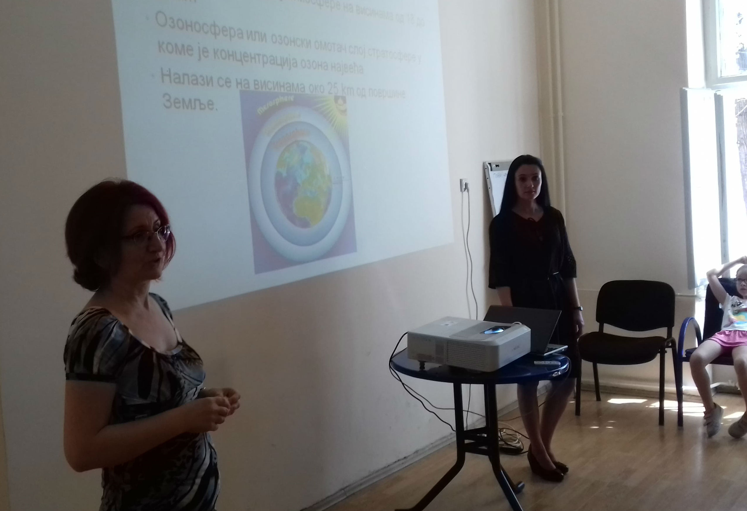 0 prof drzi predavanje o ozonsom omotacu