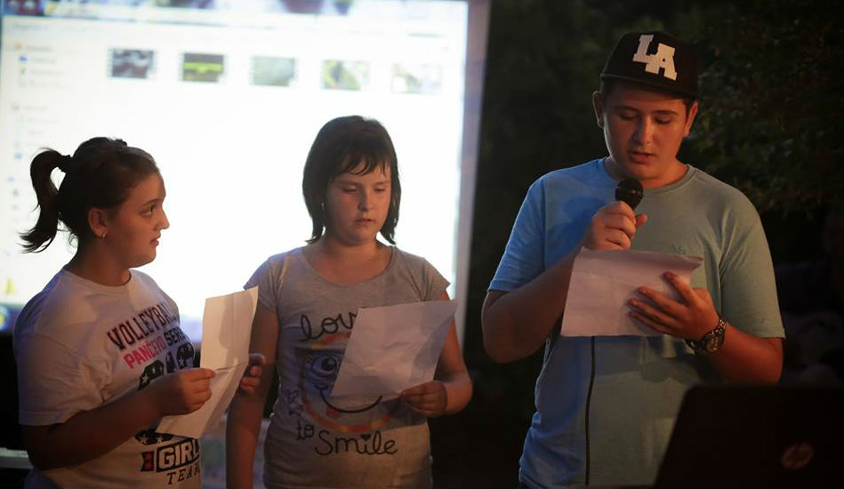 mladi pesnici na manifestaciji U smiraj dana