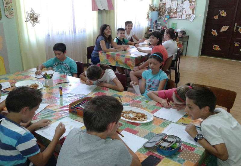 Dolovačka deca imala su priliku da u svom Domu Kulture na literarnoj radionici jo&scaron; jednom iskažu svoju kreativanost kroz stihove i prozu povodom predstojeće manifestacije &Scaron;trudlijade