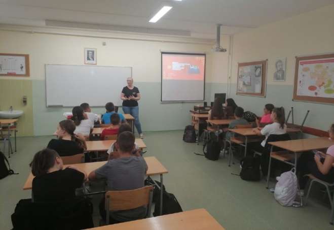 Završetak održanih radionica u okviru projekta „Zeleni koraci“ u Osnovnoj školi „Sonja Marinković“ obeležen je angažovanošću učenika. Kao i entuzijazmom koji je pridoneo stvaranju svesti o očuvanju planete.