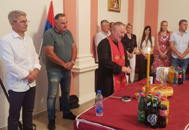 Povodom Ilindana u Mesnoj zajednici Jabuka je presečen i slavski kolač