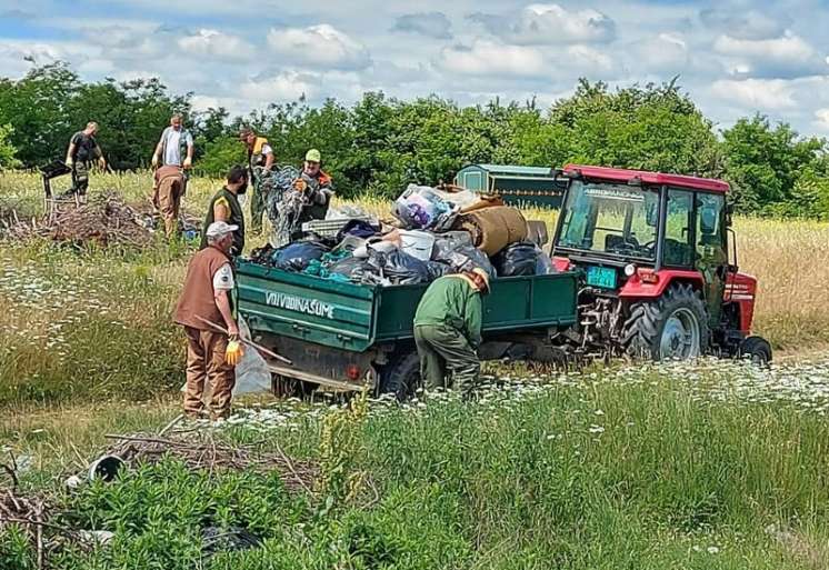 Oči&scaron;ćena je divlja deponija nedaleko od mesta &Scaron;umarak