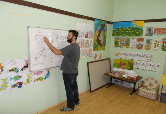 Radionica će biti nastavljena u subotu, 28. maja od 10 časova a motivi će biti vodeće dolovačke manifestacije Štrudlijada i Vinarijada