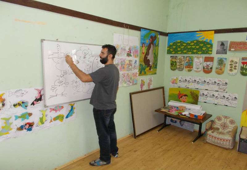 Radionica će biti nastavljena u subotu, 28. maja od 10 časova a motivi će biti vodeće dolovačke manifestacije Štrudlijada i Vinarijada