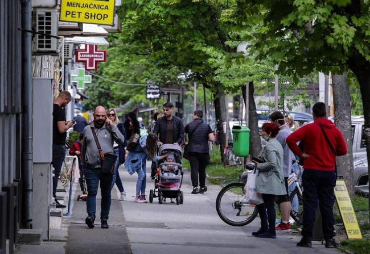 Veliki broj organizacija civilnog sektora u svom radu u većoj ili manjoj meri bavi se i uslugama iz oblasti neformalnog obrazovanja