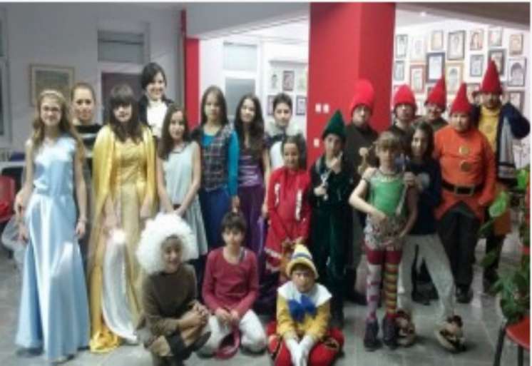 U predstavu su uključeni i korisnici IMRO &quot;Srce iz Jabuke&quot;, koji glume sedam patuljaka