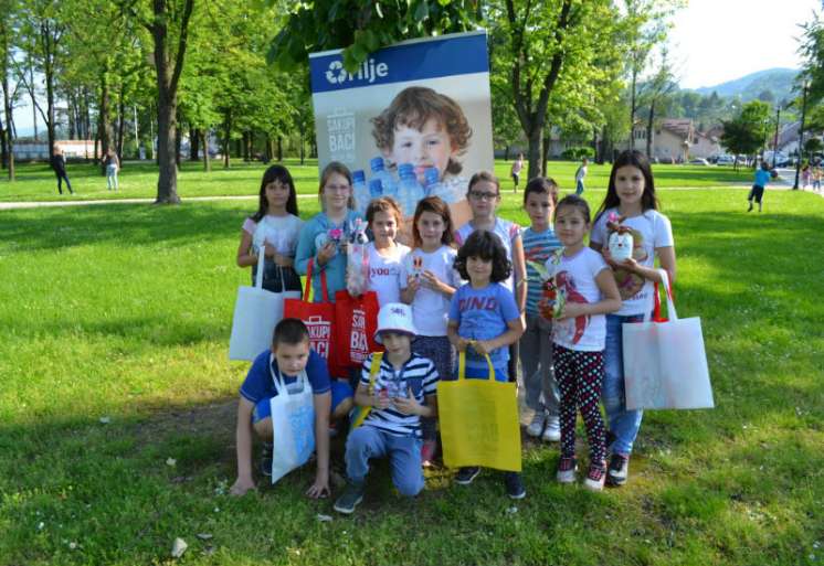 Izložba je deo projekta &bdquo;Separacija za spas planete&ldquo;, u okviru kojeg je u Arilju  dostignut stepen reciklaže od čak 7, 85%!