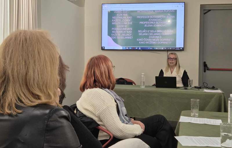 Radionica je fokusirana na praktične ve&scaron;tine etičkog izve&scaron;tavanja o temama koje povezuju ekolo&scaron;ku krizu i rodnu nejednakost