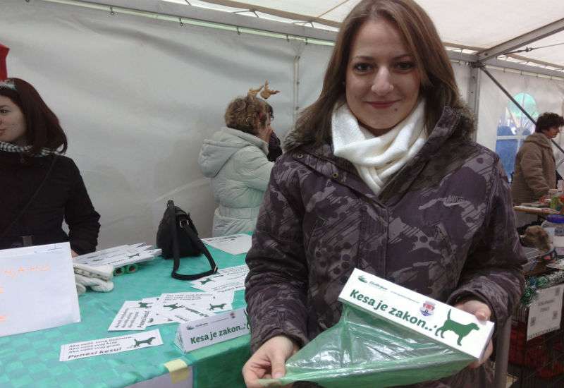 Marija Kolarski, zastupnica Dru&scaron;tva Ekolibrijum promovi&scaron;e projekat "Kesa je zakon"