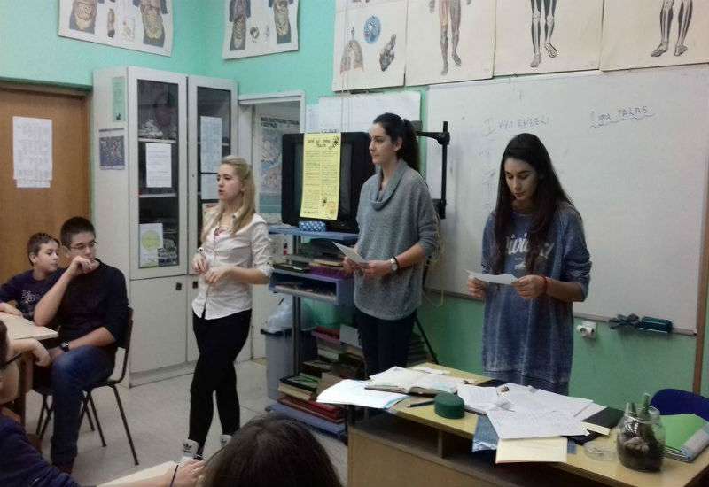 Cilj predavanja je edukacija učenika nižih i vi&scaron;ih razreda osnovne &scaron;kole na temu za&scaron;tite ozonskog omotača i delovanja negativnog UV zračenja na ljude usled postojanja ozonskih rupa