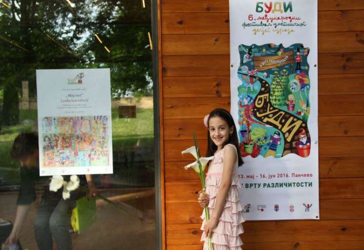 Prva samostalna izložba radova „Moj svet” naše osmogodišnje sugrađanke Lenke Gavrilović biće otvorena do 16. juna u Narodnoj bašti 