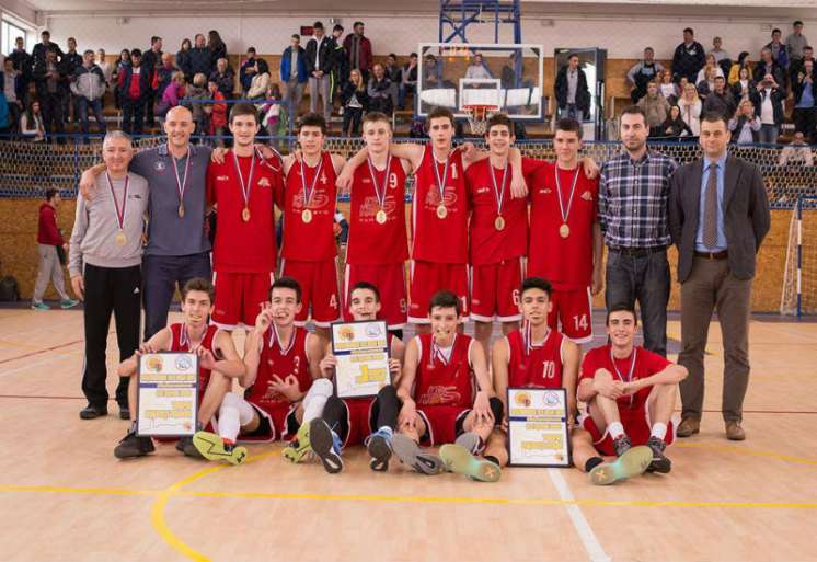 Ko&scaron;arka&scaron;i Kris Krosa postali su u nedelju, 10. aprila, kadetski prvaci Vojvodine nakon &scaron;to su u finalu savladali ekipu KK Star Novi Sad rezultatom 73:69