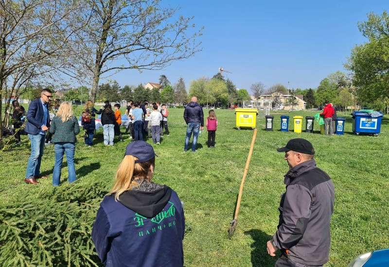 U akciji či&scaron;ćenja učestvovali su vrtić Slavuj, osnovna &scaron;kola Stevica Jovanović i srednje &scaron;kole Ma&scaron;inska &scaron;kola, Tehnička &scaron;kola &ldquo;23. maj&rdquo; i Ekonomsko-trgovinska akcija &ldquo;Paja Marganović&rdquo;, JKP Higijena i JKP Zelenilo kao i prijatelji akcije