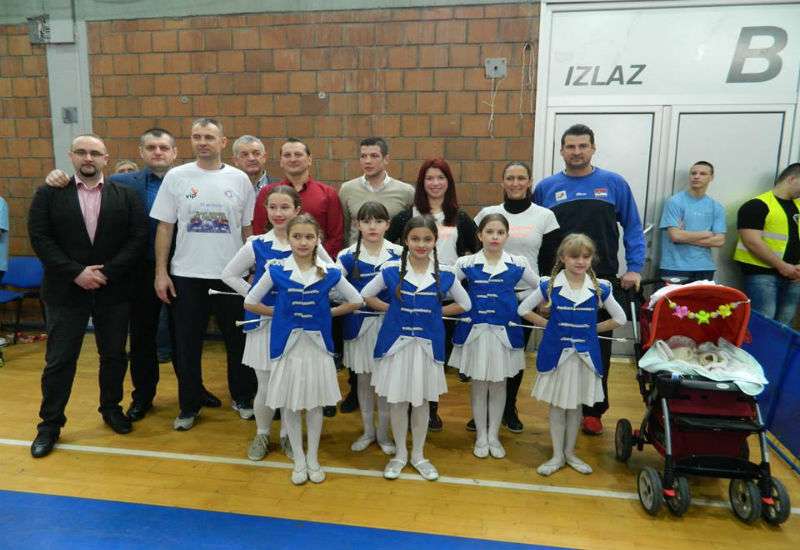 Ministar omladine i sporta Vanja Udovičić priključio se akciji &bdquo;Dan vi&scaron;e za odbojku&ldquo; koja je danas održana u 149 gradova i mesta u Srbiji
