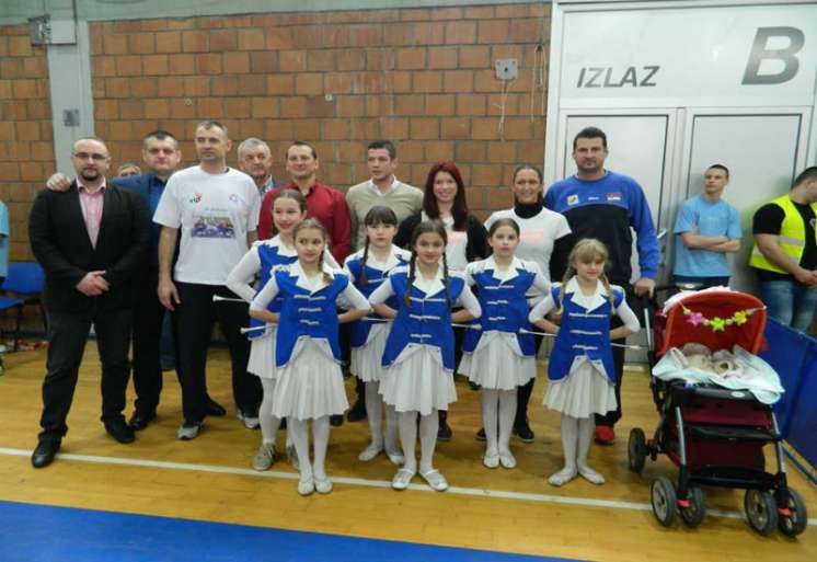 Ministar omladine i sporta Vanja Udovičić priključio se akciji &bdquo;Dan vi&scaron;e za odbojku&ldquo; koja je danas održana u 149 gradova i mesta u Srbiji