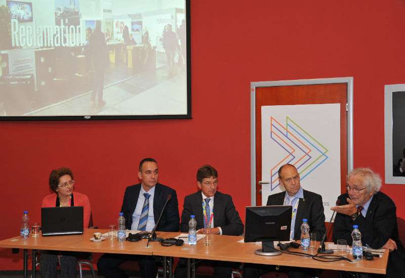 Učesnici panela bili su Jean-Paul Leglise, predsedavajući ISWA Radnegrupezaopasanotpad, Dr Stefan Salhofer, Univerzitetprirodnihresursa i primenjenihnaukau Beču, Peter Hodeček, predstavnik Evropske federacije za upravljanje otpadom &bdquo;FEAD&ldquo; i Nenad Marković, direktor za proizvodnju energije, JP EPS, Ogranak &bdquo;TE-KO Kostolac&ldquo;