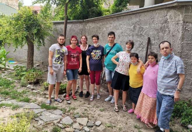 Mladi iz ove neformalne grupe urediće dvorište u svom okruženju