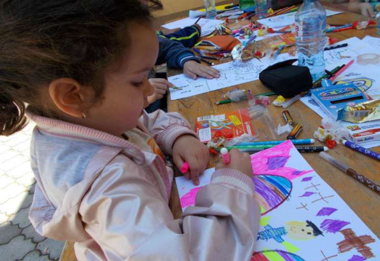 Polaznici ovih radionica su 23. aprila, u Kačarevu crtali karikature za jedan konkurs, na temu bolesti zavisnosti od droge, alkohola, računara...