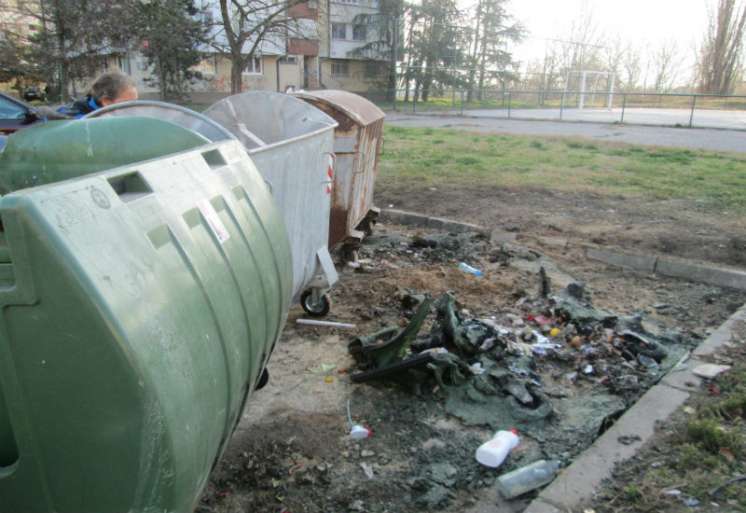 U petak, noću, izgorela su čak četiri kontejnera na Sodari