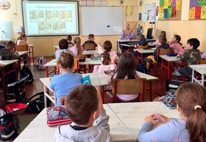 Prvaci su upoznali pet ilustrovanih likova iz prirode koja ih okružuje: pčelu, šafranjiku, subotičku lalu sa Subotičko-horgoške peščare, palićkog galeba i slepo kuče