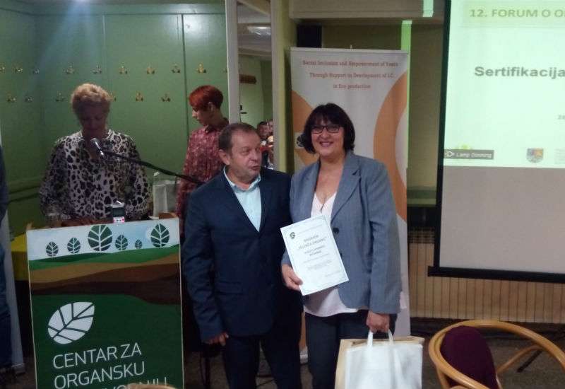 Violeta Jovanov Peštanac, odgovorna urednica portala Zeleni minuti dobitnica je ovogodišnje nagrade za najbolji prilog o organskoj proizvodnji na internetu