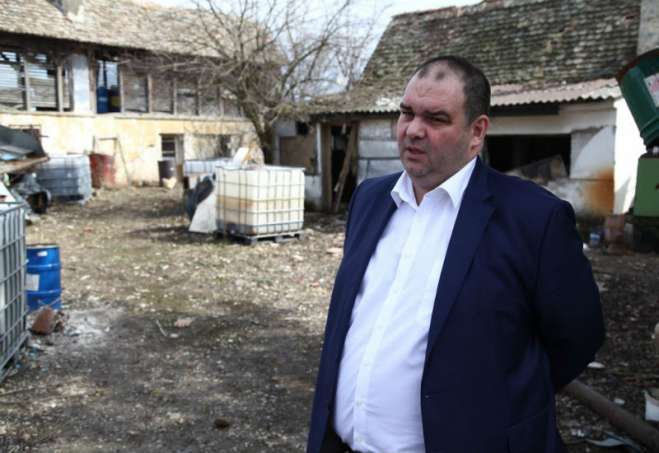 Pokrajinski sekretar za urbanizam i zaštitu životne sredine Vladimir Galić prisustvovao je danas uviđaju i uzorkovanju supstanci potencijalno opasnog otpada u Pančevu i Bavaništu