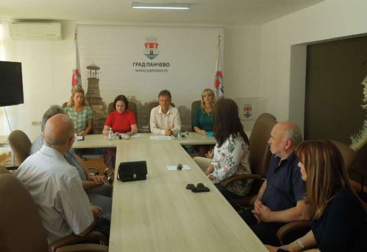 Svečana dodela ugovora direktorima srednjih &scaron;kola koje su dobile sredstva od Grada Pančeva po konkursu održana je danas u Gradskoj upravi
