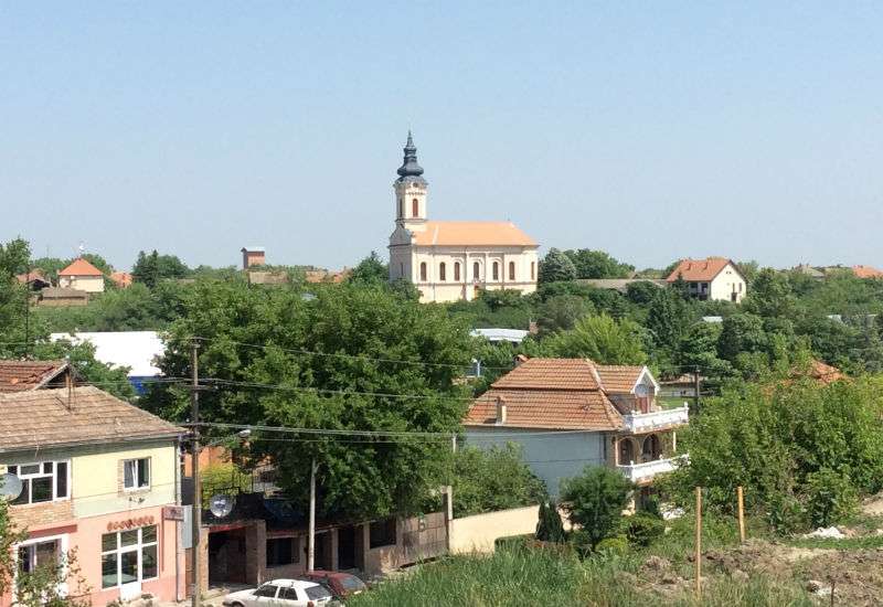 Smeće će biti odvoženo dva puta mesečno, a kasnije će dinamika sakupljanja i odvoženja komunalnog otpada biti kao u Pančevu. Za usluge odlaganja stanovnici Dolova će plaćati 2,65 dinara po kvadratu, a cena usluga sakupljanja i odvoženja otpada smeća privremeno će biti 2,44 dinara po kvadratnom metru