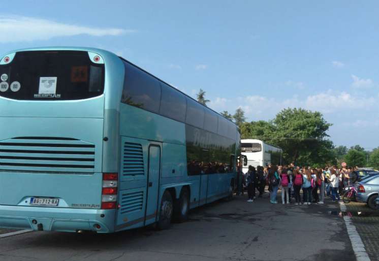 Jutros je 147 vukovaca iz pančevačkih osnovnih &scaron;kola otputovalo na jednodnevnu ekskurziju