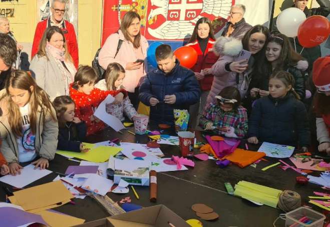 Radionica za decu „Moja papirna šuma“ realizovana je na Pančevačkoj novogodišnjoj čaroliji 2023