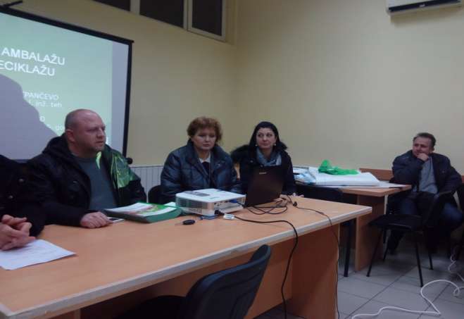  MZ Gornji grad u Pančevu večeras je održana tribina na kojoj je bilo reči o reciklaži i razvrstavanju otpada