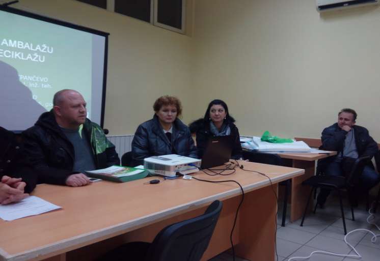  MZ Gornji grad u Pančevu večeras je održana tribina na kojoj je bilo reči o reciklaži i razvrstavanju otpada