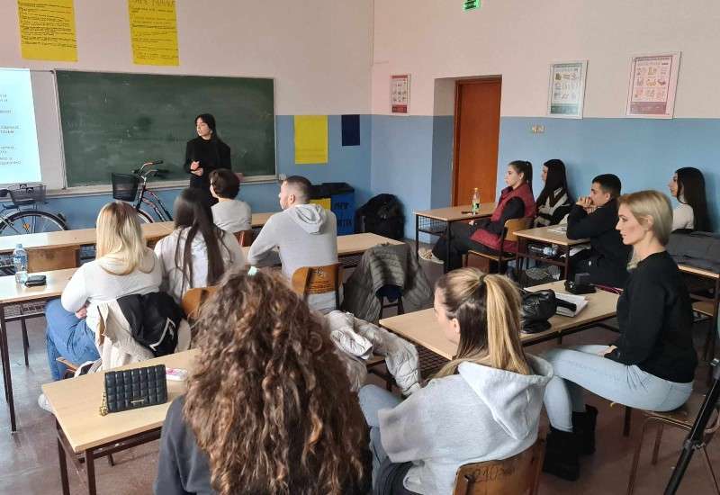 U Tehničkoj &scaron;koli &ldquo;23.maj&rdquo; u Pančevu predstavljen je projekat "Prevezi se bicikom kada donese&scaron; amblažu za reciklažu"