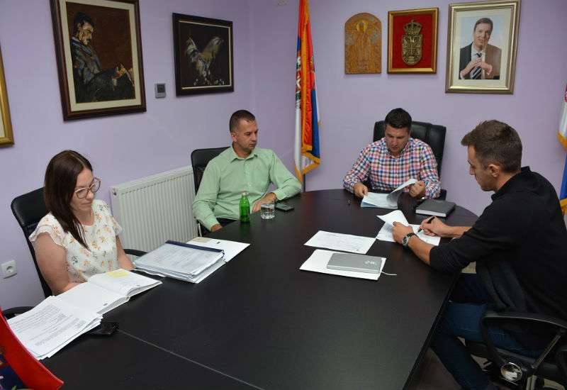 Potpisan ugovor za projekat novih autobuskih stajali&scaron;ta u Opovu