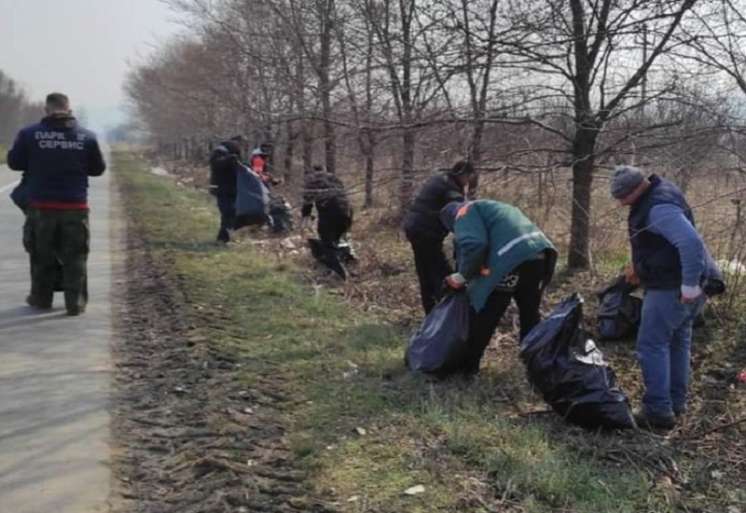 Sakupljanje smeća u delu prema Kusiću