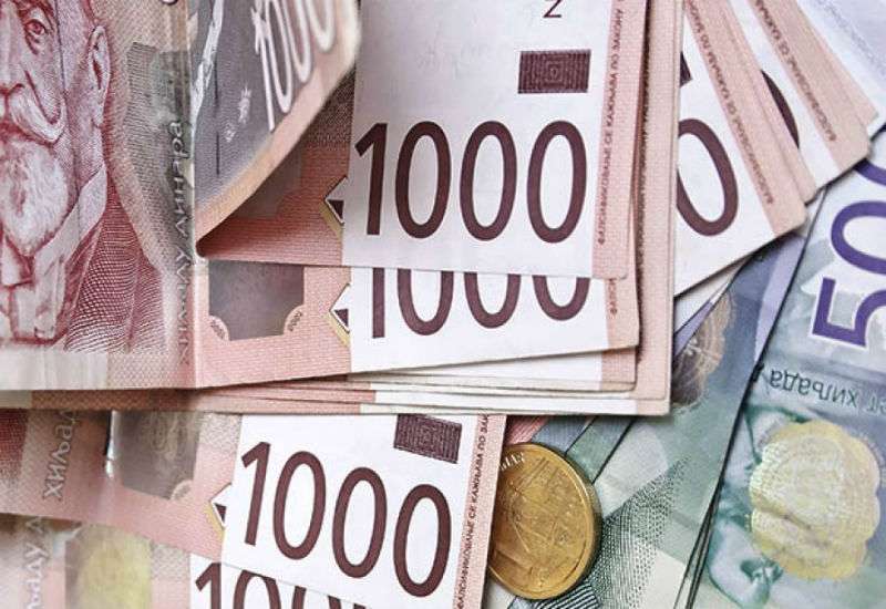 Mesečni iznos učeničke stipendije i kredita iznosi 5.400 dinara, a studentske stipendije i kredita iznosi 8.400 dinara