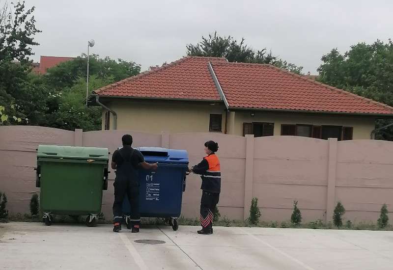 Prvi plavi kontejner za ambalažni otpad predat je stambenoj zajednici u Vojvođanskoj 32, u naselju Misa u Pančevu