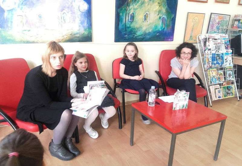 Razgovor u Biblioteci o nedavno objavljenoj zbirci pesama za decu &bdquo;Uljezi&ldquo; sa autorkom Draganom Mladenović i ilustratorkom Majom Veselinović 