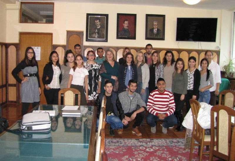 Stipendije je dobilo 20 studenata i studentkinja romske nacionalnosti studijskog programa za obrazovanje vaspitača na romskom jeziku na Visokoj &scaron;koli strukovnih studija za  vaspitače &bdquo;Mihailo Palov&ldquo; u Vr&scaron;cu