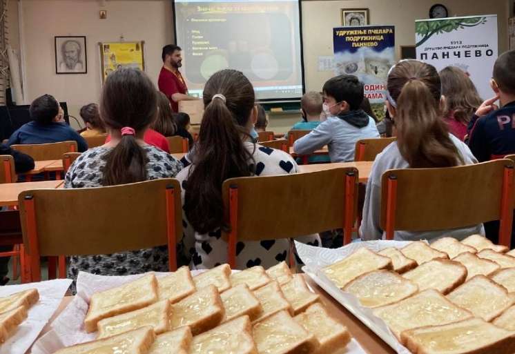 Prvo predavanje pa doručak s medom