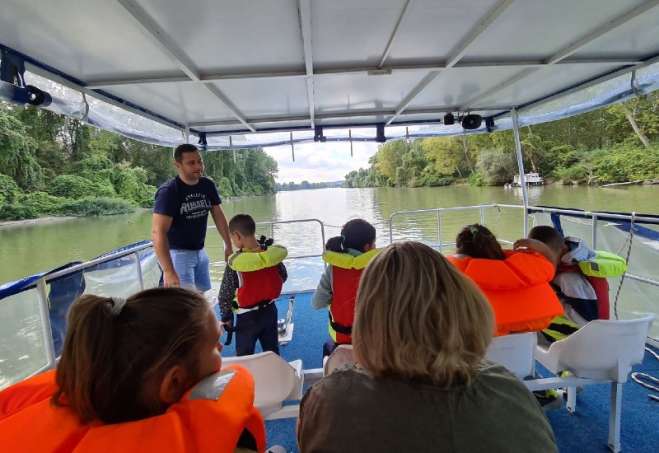 Organizovana je vožnja katamaranom po Dunavu